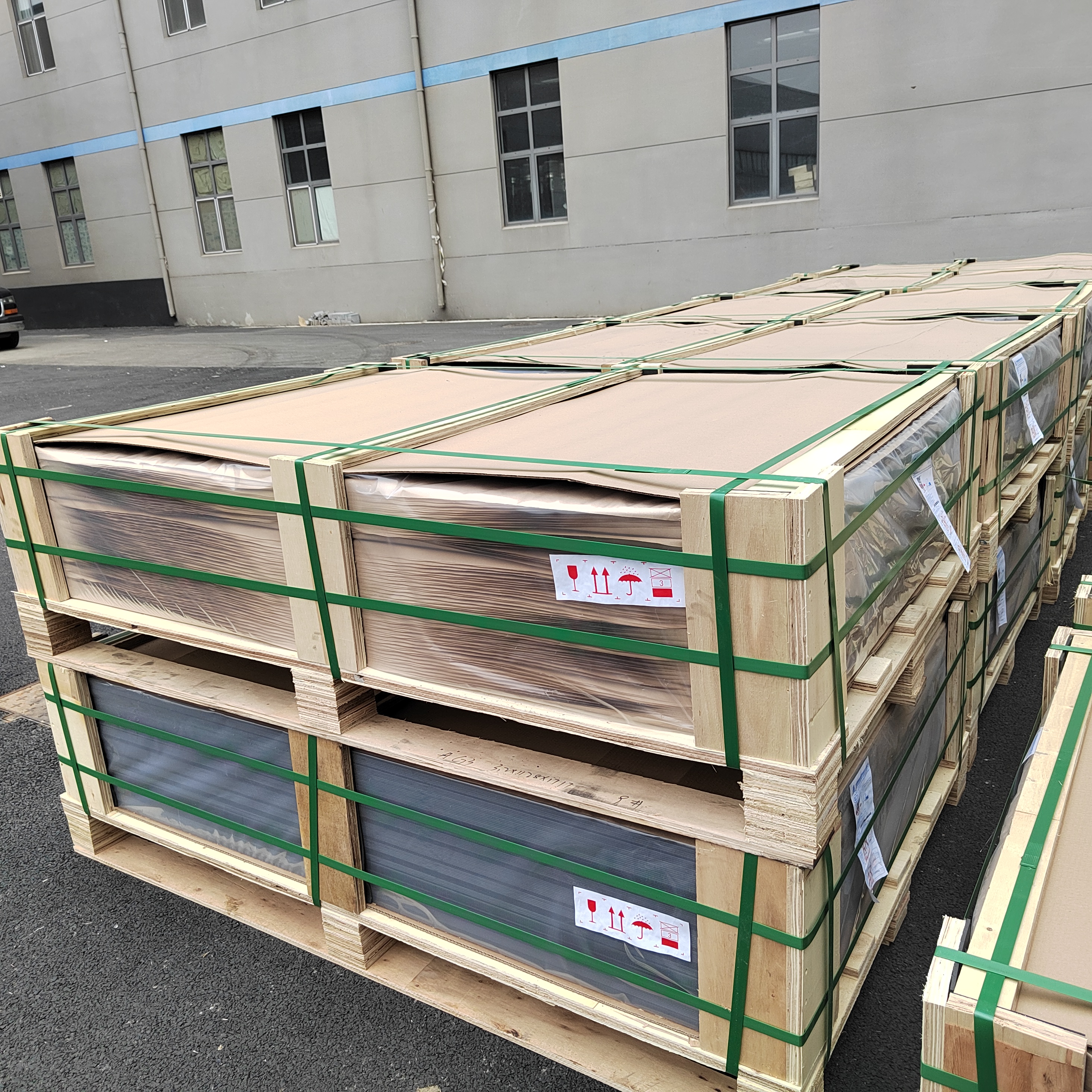 550w Photovoltaic Pv Panels Lonji Solar Panel