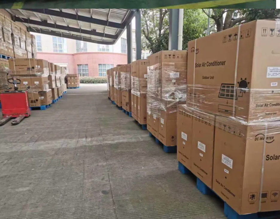 Solar air conditioning includes solar panels, batteries and air conditioning